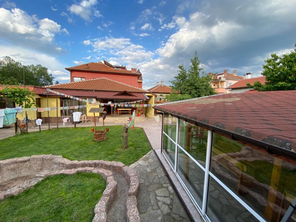 Family Hotel Kavrakovi Павел-Баня Экстерьер фото