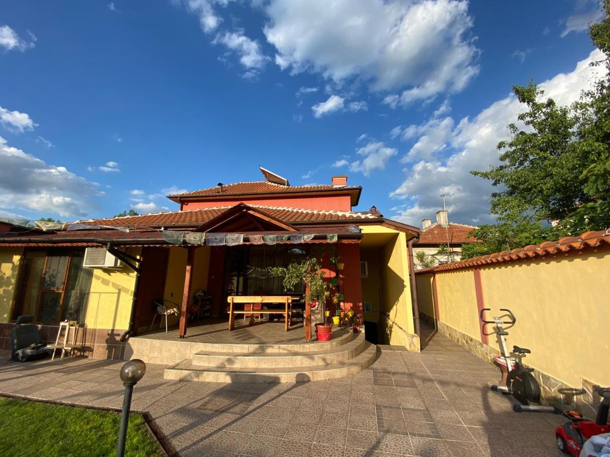 Family Hotel Kavrakovi Павел-Баня Экстерьер фото
